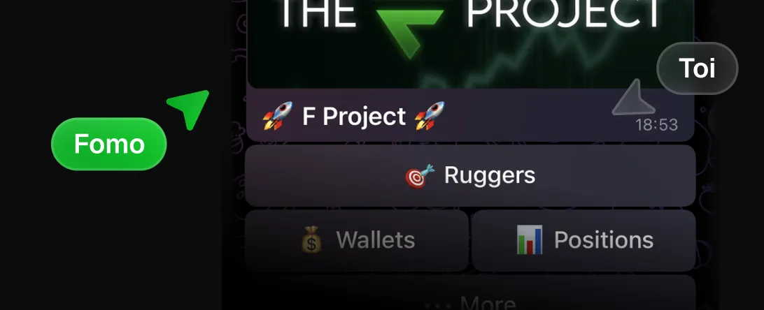 Le bot Telegram F Project ouvert sur son menu (Ruggers, Wallets, Positions), avec deux curseurs étiquetés « Toi » et « Fomo » qui pointent l’écran ensemble.